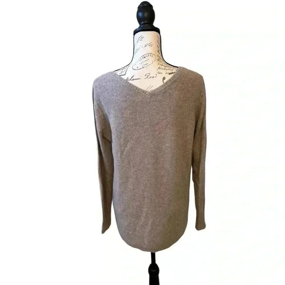 QUINN Cashmere Sweater - Picture 2 of 12